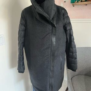 Elie Tahari Coat Woman’s Large Black Wool Blend Leather trim Zip Front Duck Down